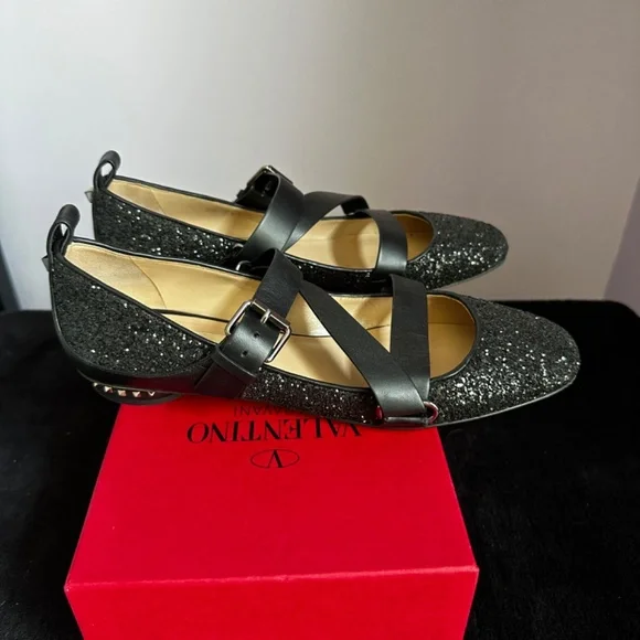 Valentino Garavani Rockstud Ballet Flats 🖤 - Picture 8 of 10